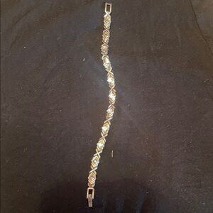 001 Elegant Gold and Silver Women's Bracelet